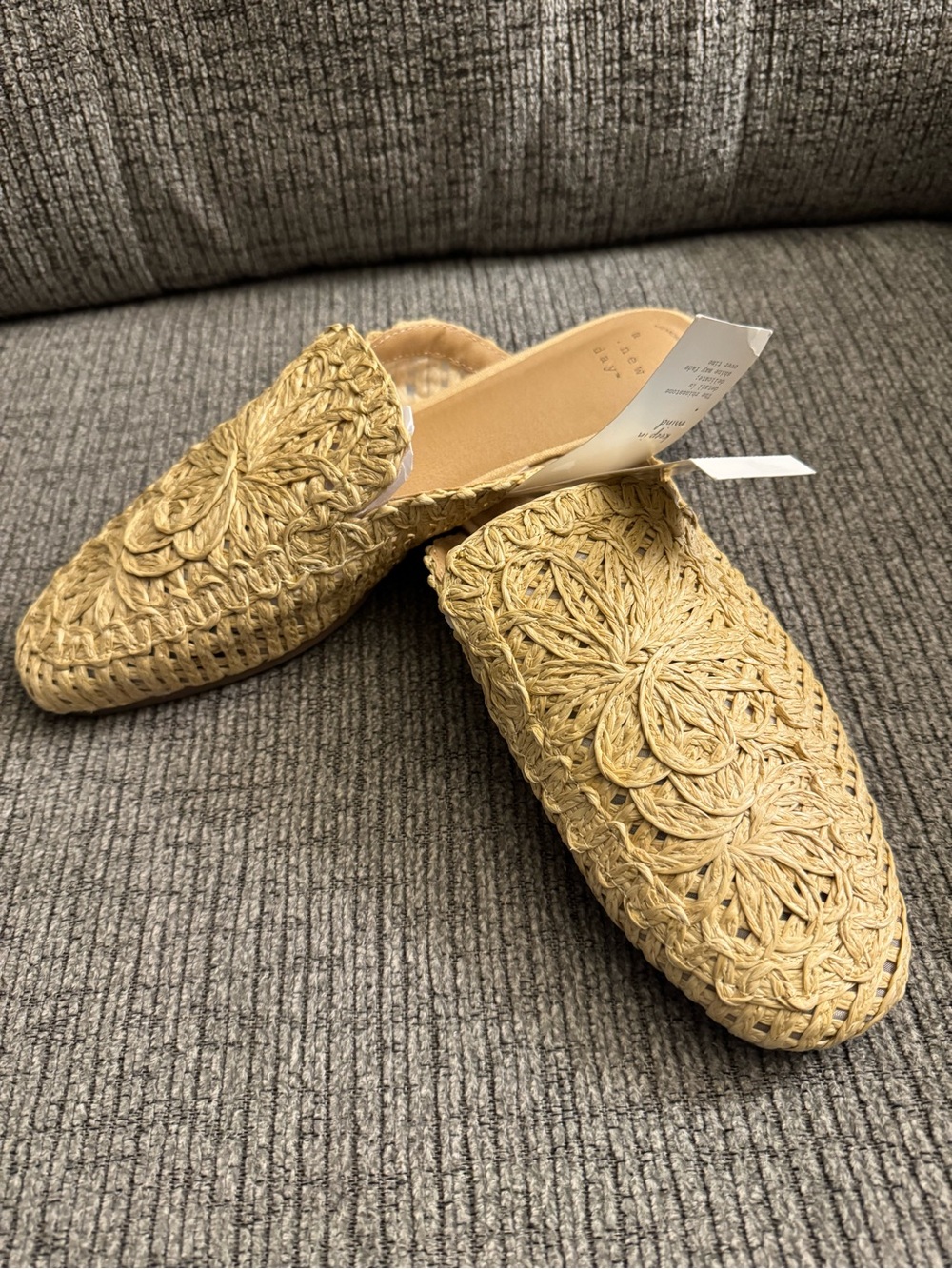 Women’s Size 7 1/2 A new Day Woven Raffia Slip-On Mules in Natural